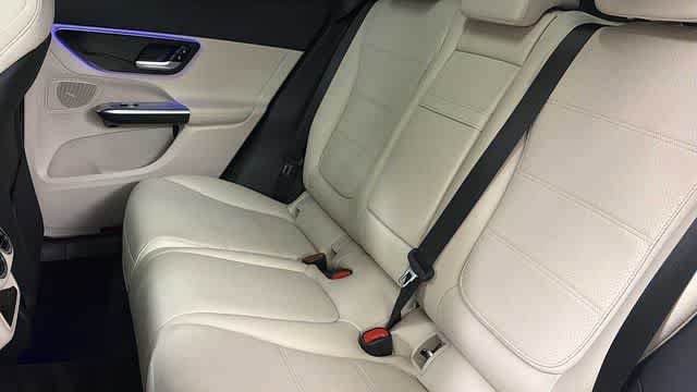 Used 2026 Mercedes-Benz GLC 300 4MATIC image 32