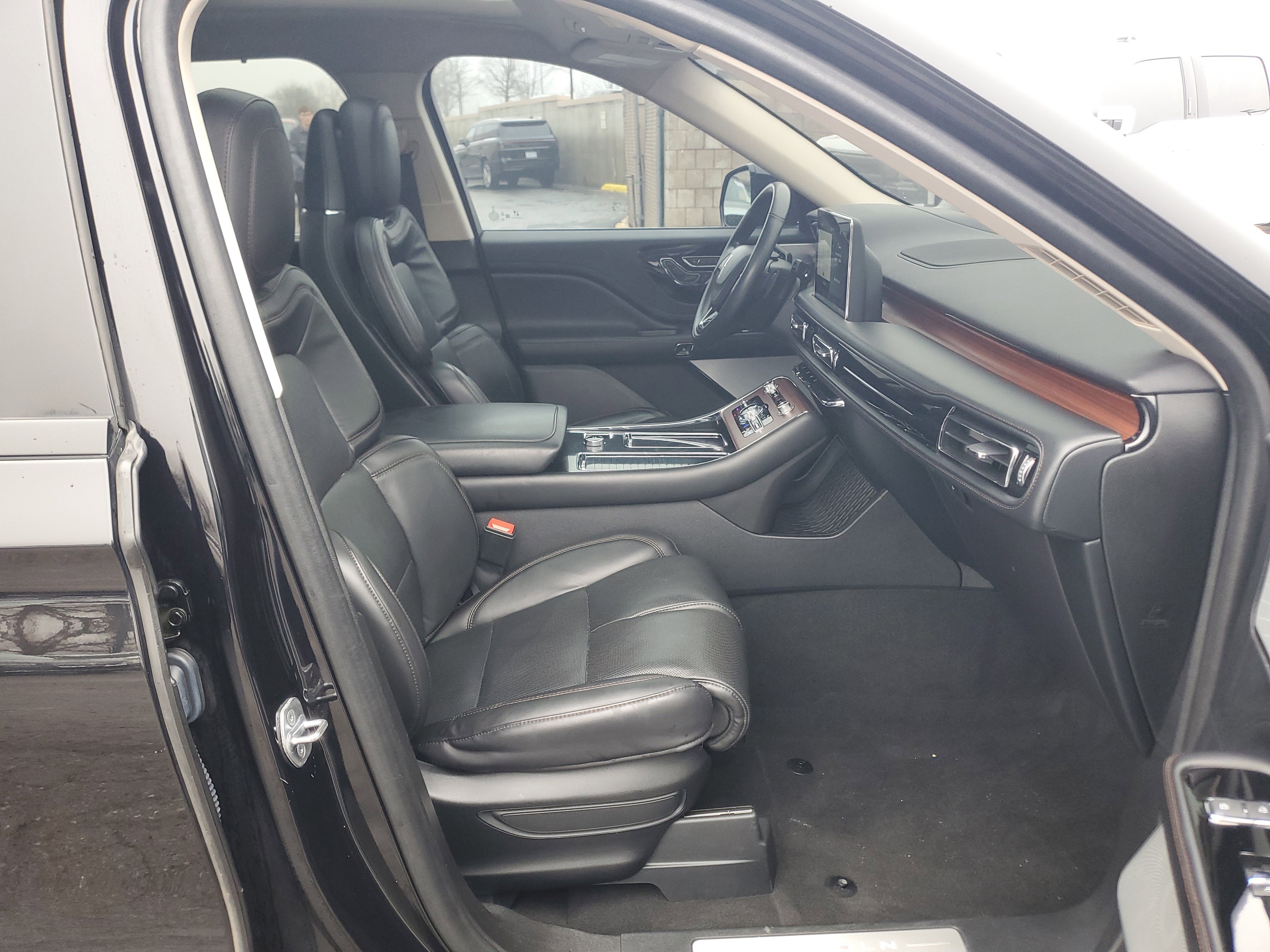 Used 2023 Lincoln Aviator Reserve w/ Equipment Group 201A image 9