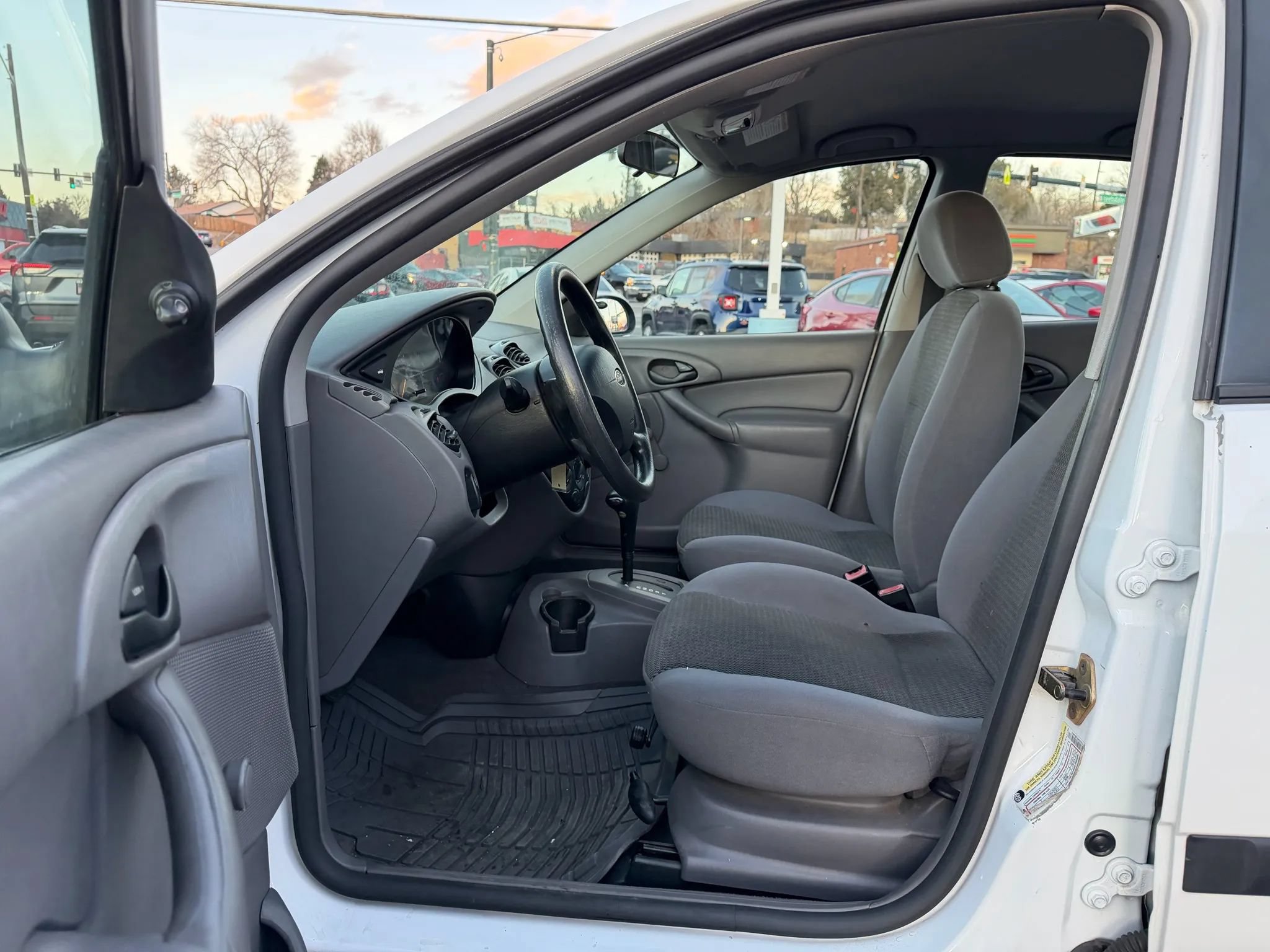 Used 2004 Ford Focus LX FWD image 13