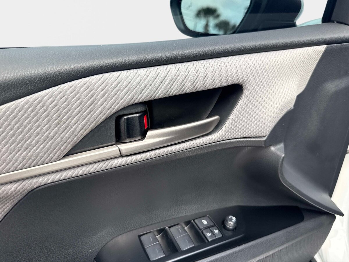 Used 2025 Toyota Camry SE w/ Multimedia Upgrade Package FWD image 16
