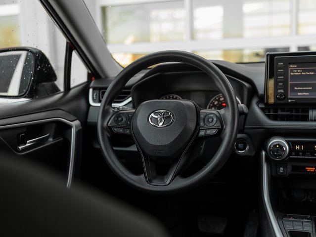 Used 2021 Toyota RAV4 XLE image 13