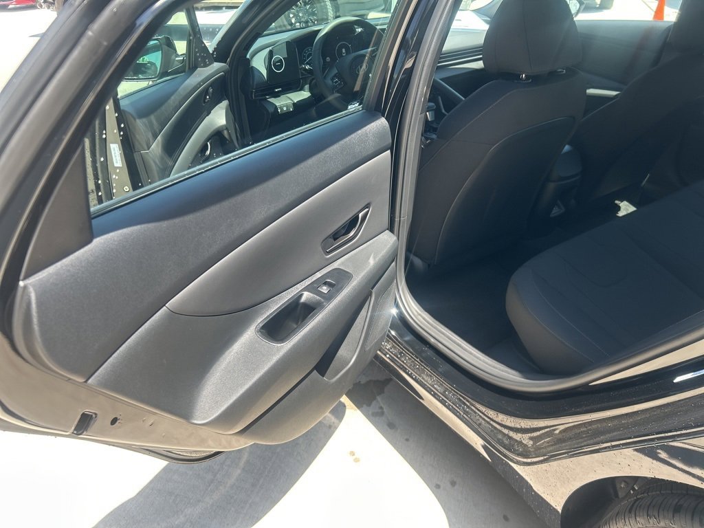 New 2025 Hyundai Elantra SEL image 20