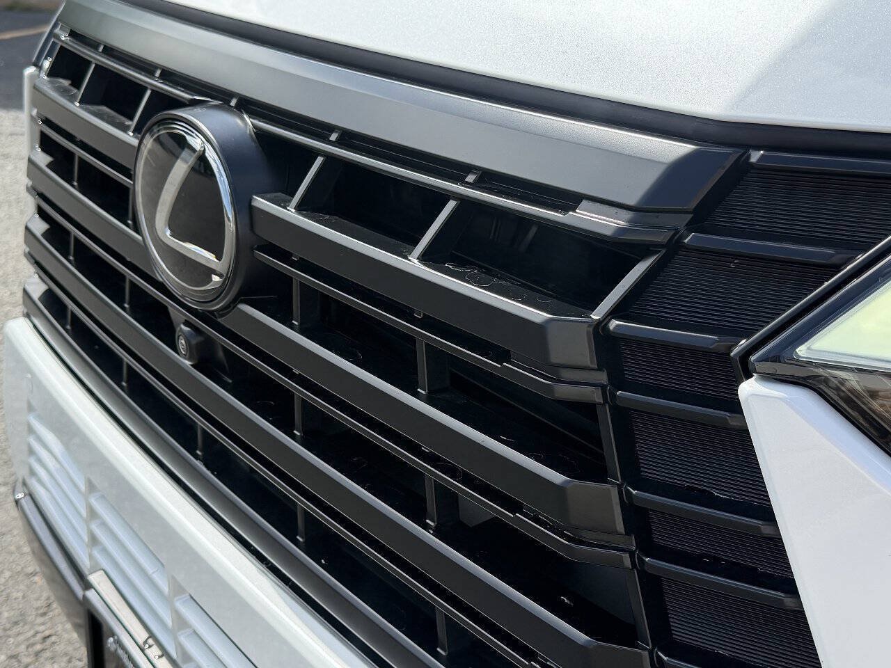 Used 2025 Lexus GX 550 w/ Accessory Package (2T) AWD/4WD image 12
