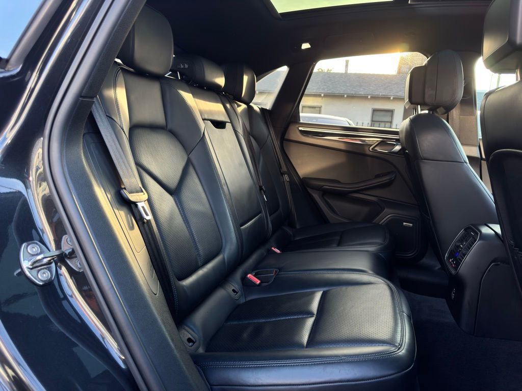 Used 2023 Porsche Macan S image 37