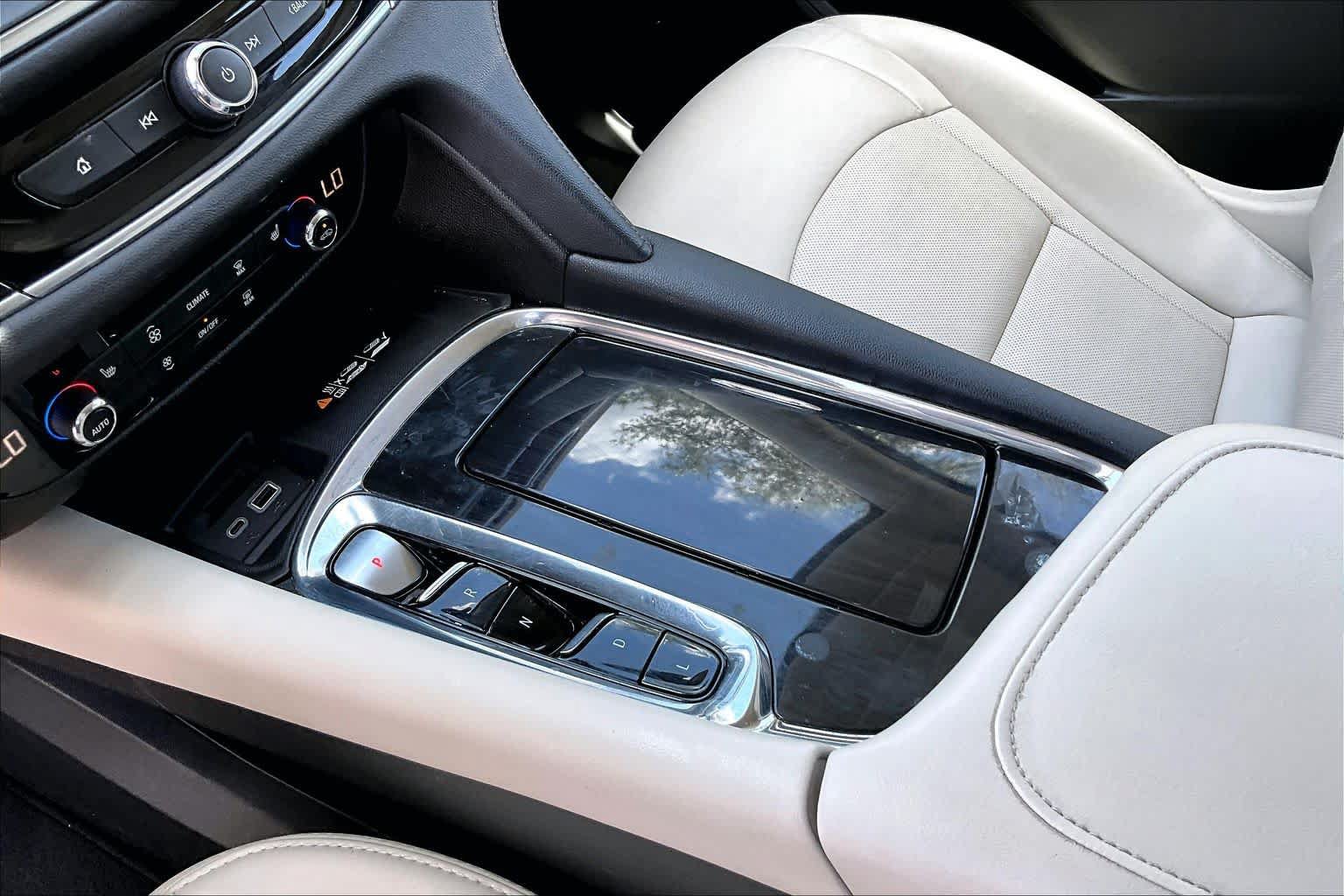 Used 2023 Buick Enclave Essence FWD image 17