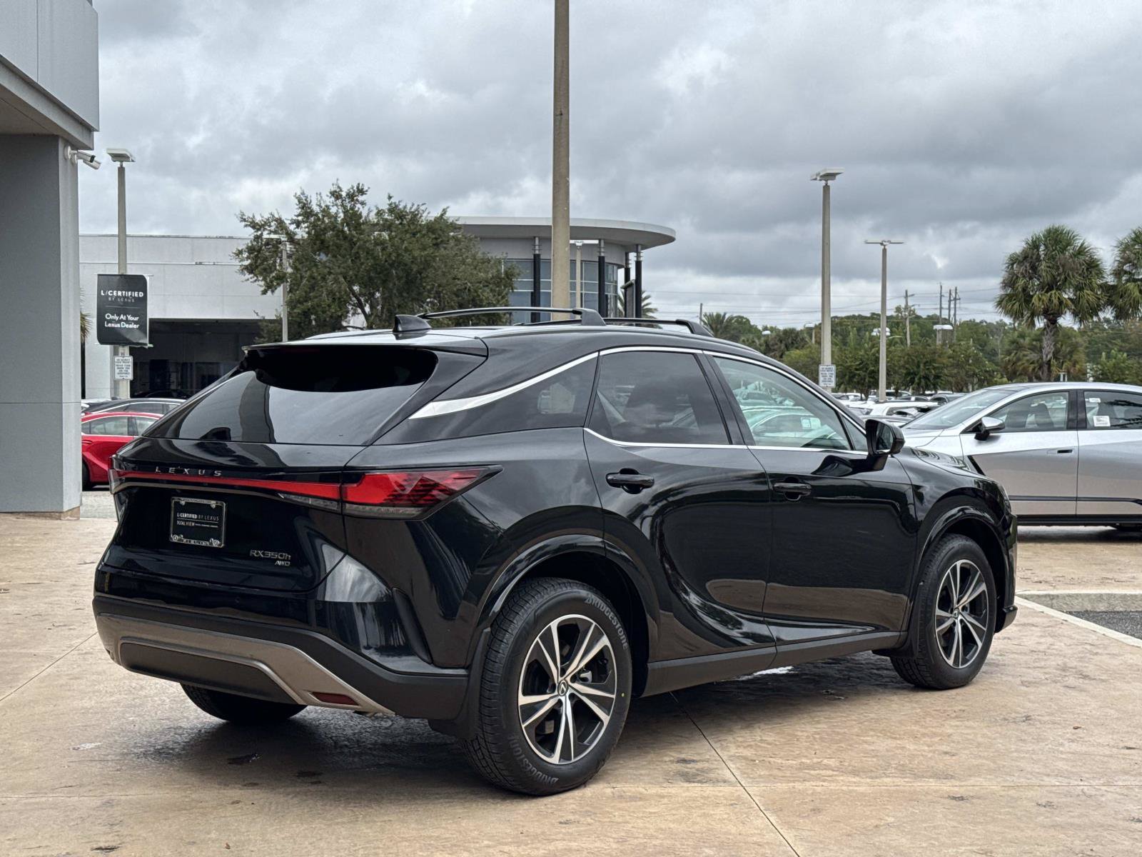 Used 2024 Lexus RX 350h w/ Convenience Package AWD/4WD image 3