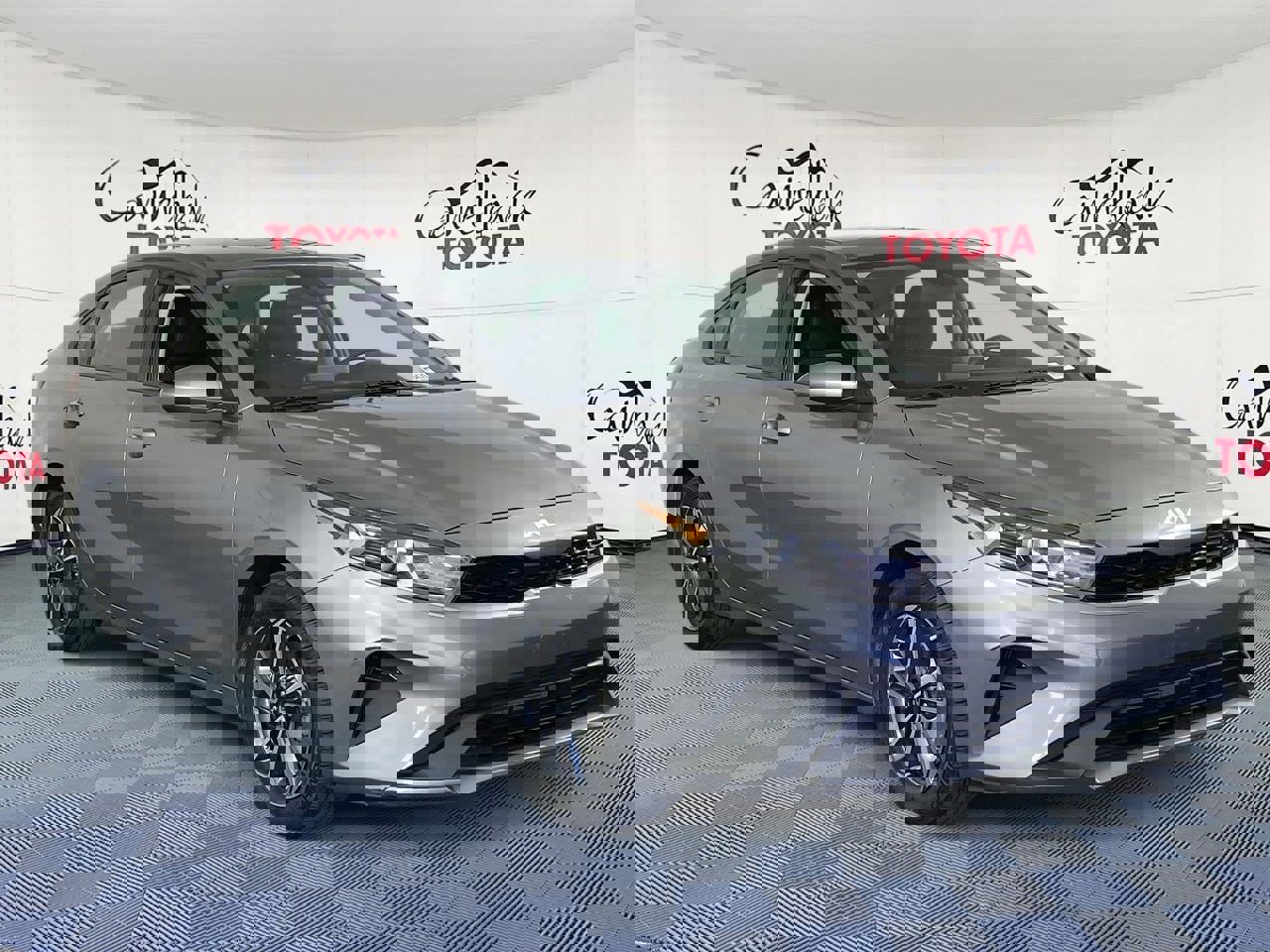 Used 2023 Kia Forte LXS image 3