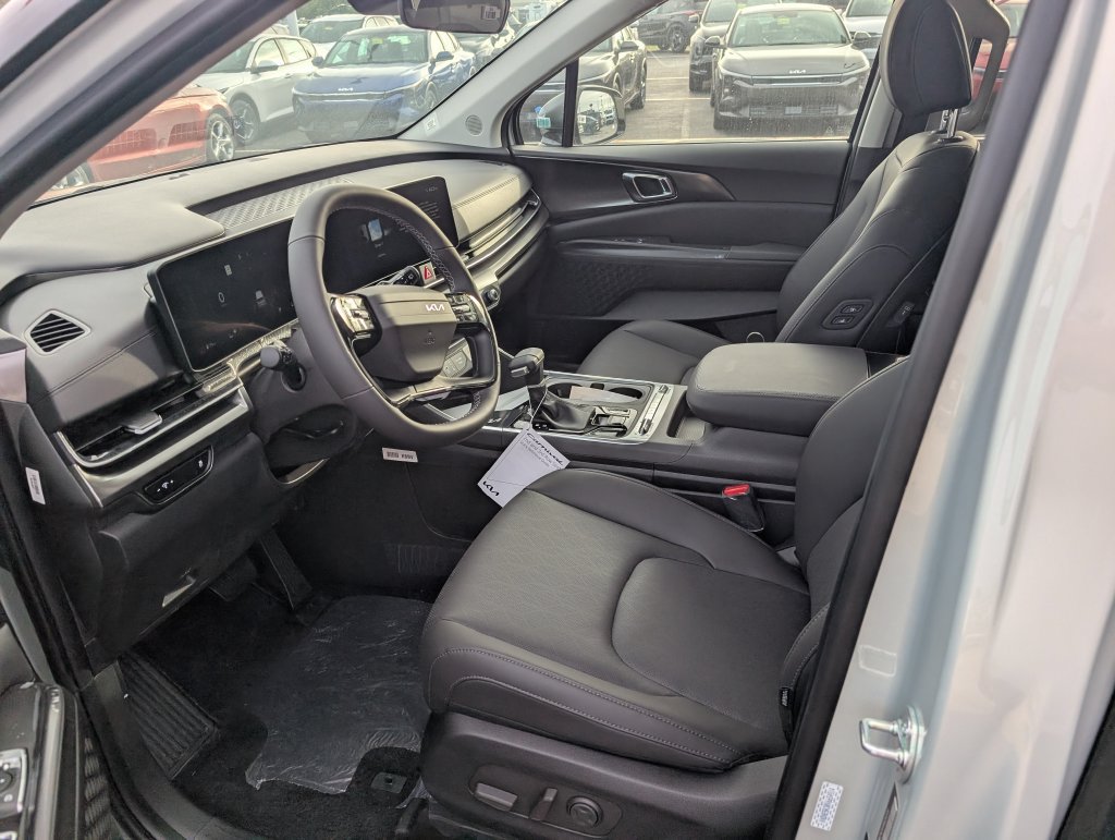 New 2027 Kia Carnival EX FWD image 11