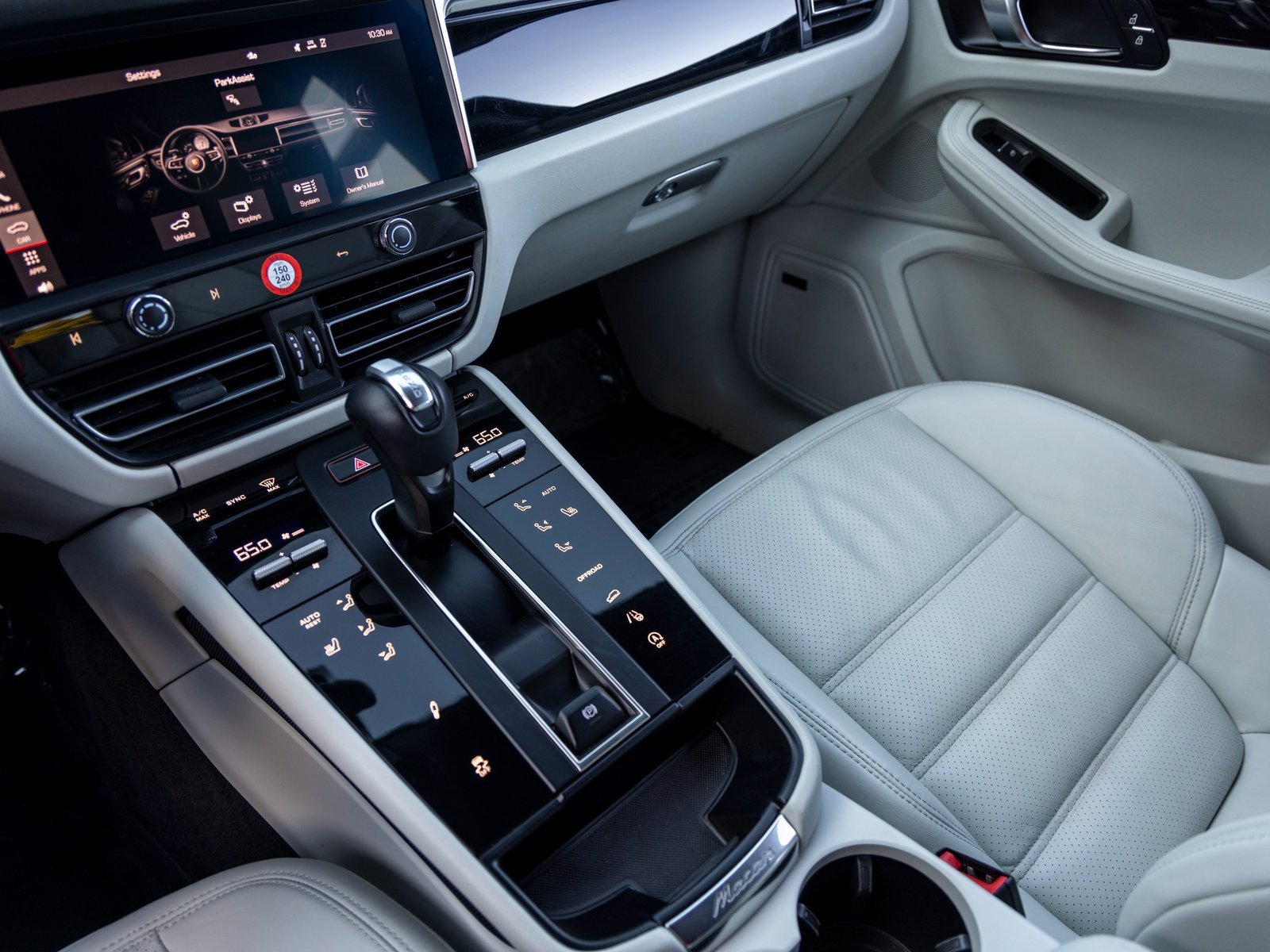 Certified 2024 Porsche Macan Turbo image 39