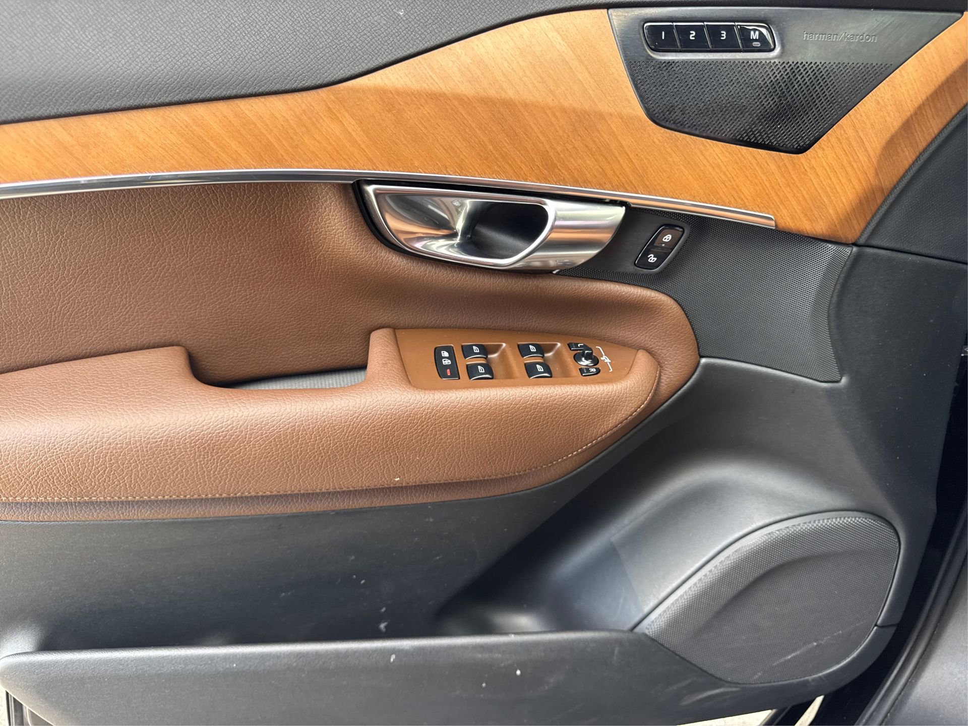 Used 2022 Volvo XC90 T6 Momentum w/ Advanced Package image 25