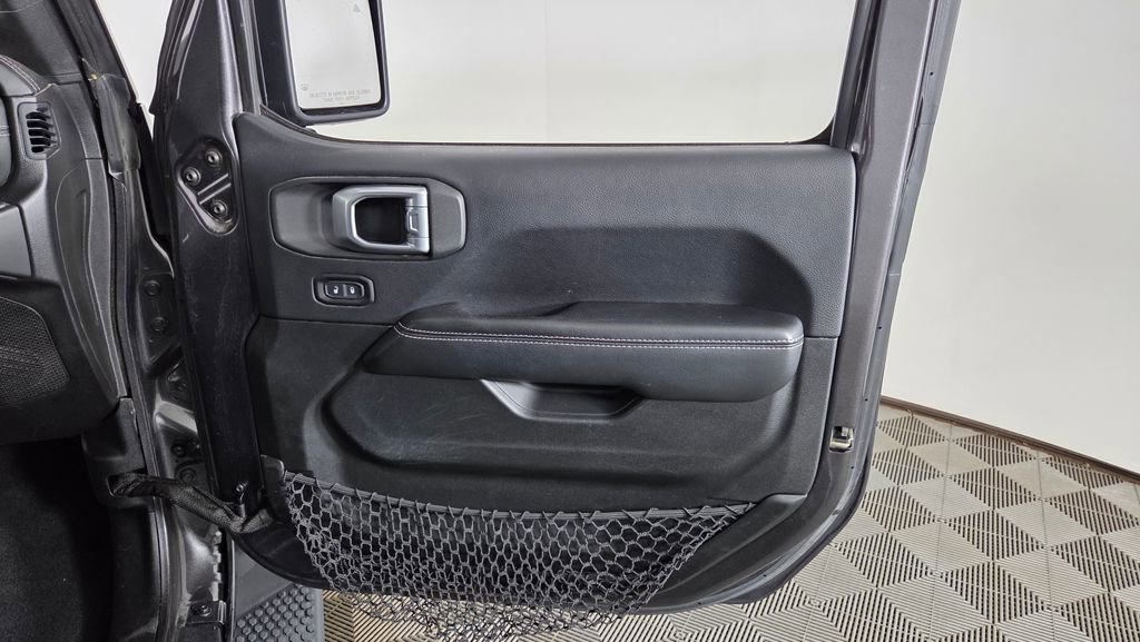 Used 2018 Jeep Wrangler Unlimited Sahara AWD/4WD image 35
