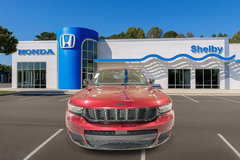 Used 2023 Jeep Grand Cherokee L Laredo image 3