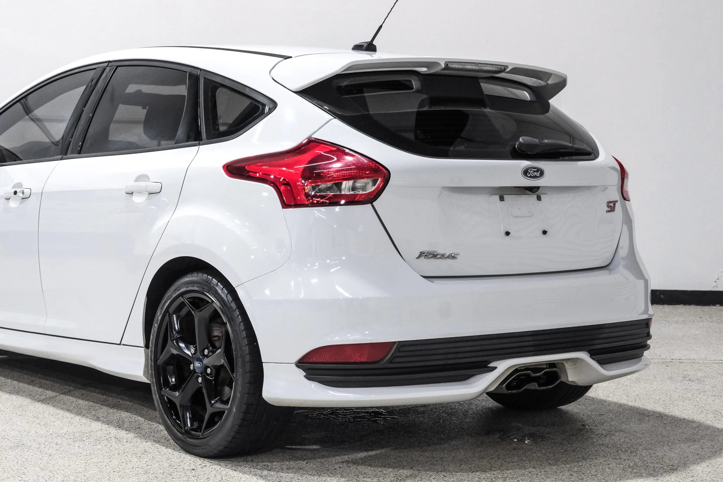 Used 2017 Ford Focus ST FWD image 14