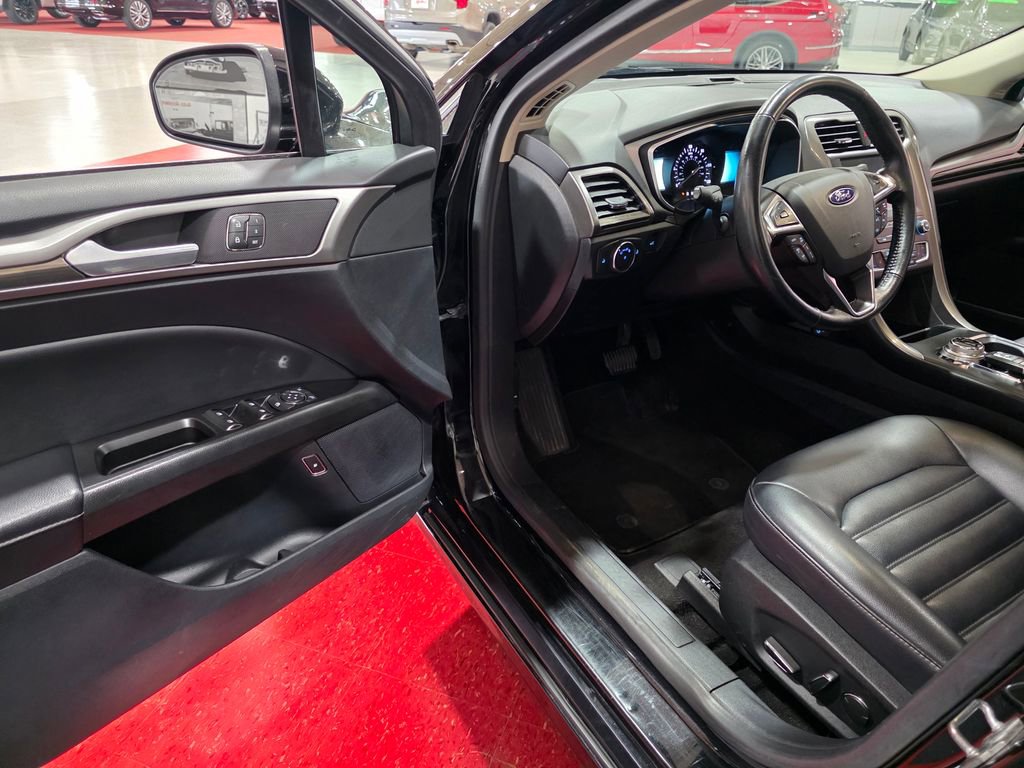 Used 2019 Ford Fusion SEL image 11