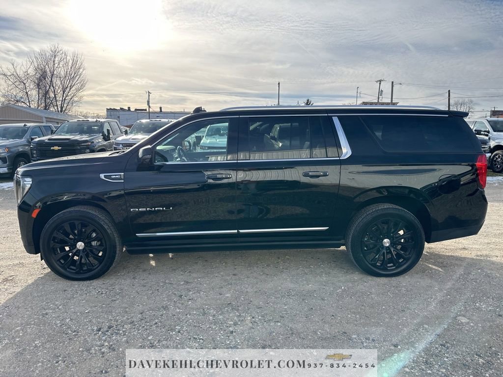 Used 2021 GMC Yukon XL Denali w/ Denali Premium Package image 2