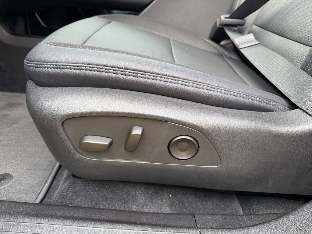 New 2026 Chevrolet Equinox EV LT image 17