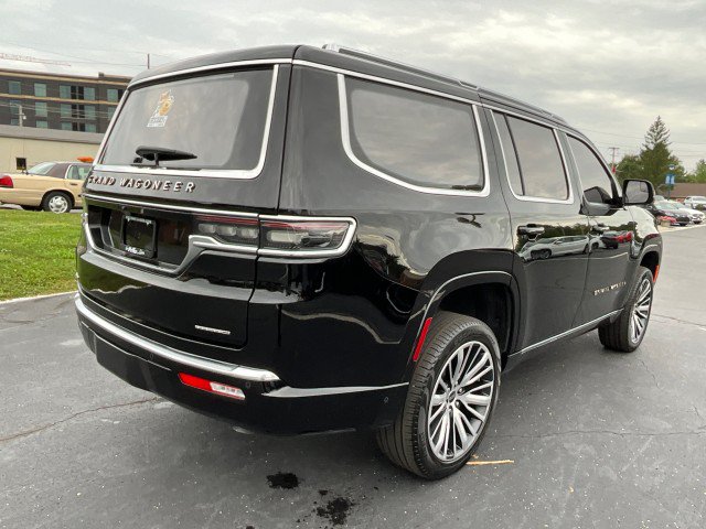 Used 2023 Jeep Grand Wagoneer Series III AWD/4WD image 7