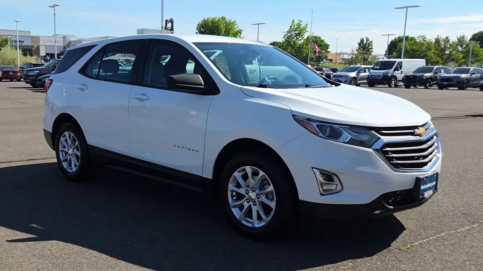 Used 2020 Chevrolet Equinox LS FWD image 2