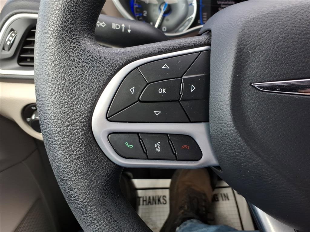 Used 2020 Chrysler Voyager L image 18