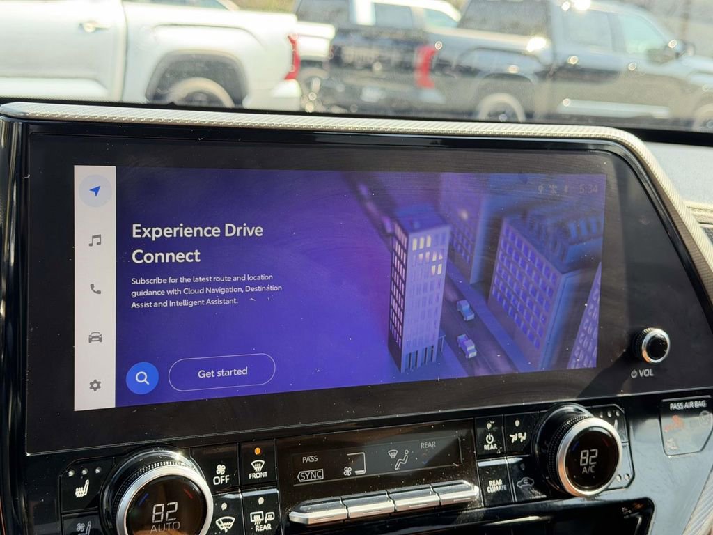 Used 2023 Toyota Highlander Platinum image 3