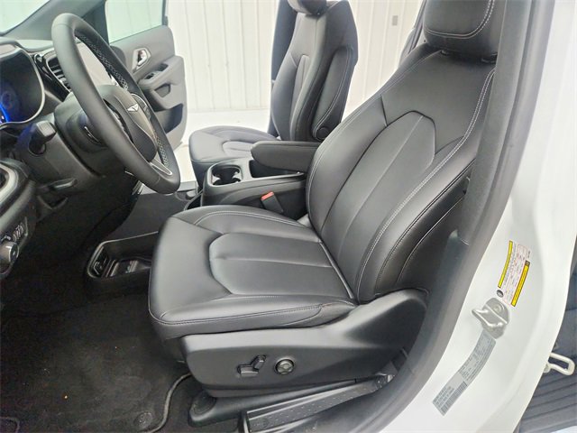 New 2026 Chrysler Pacifica Select image 19