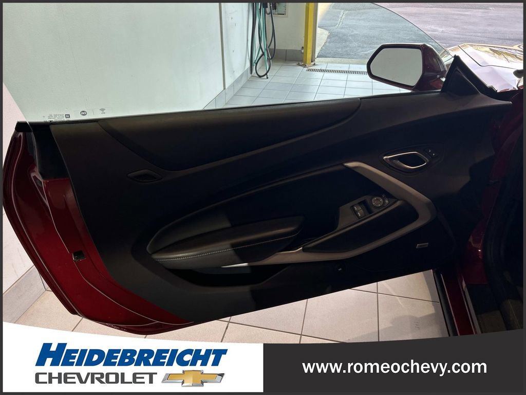 Used 2022 Chevrolet Camaro LT w/ Technology Package RWD image 10