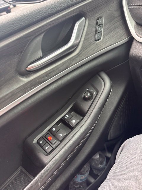 Used 2023 Jeep Grand Cherokee Limited AWD/4WD image 22