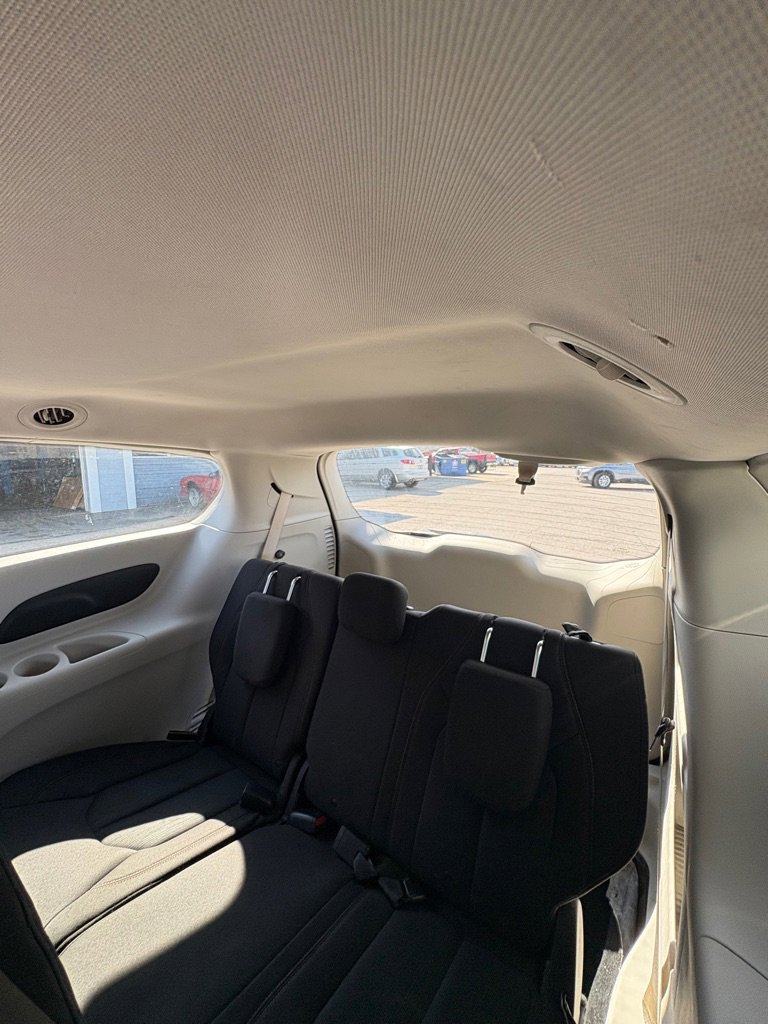 Used 2018 Chrysler Pacifica L image 12