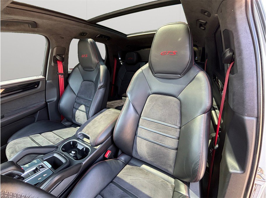 Used 2021 Porsche Cayenne GTS w/ Premium Package image 22