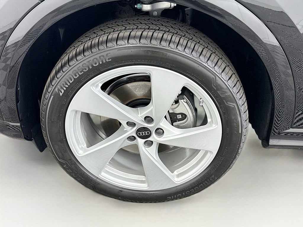 Used 2025 Audi Q5 Premium Plus w/ Premium Plus image 30