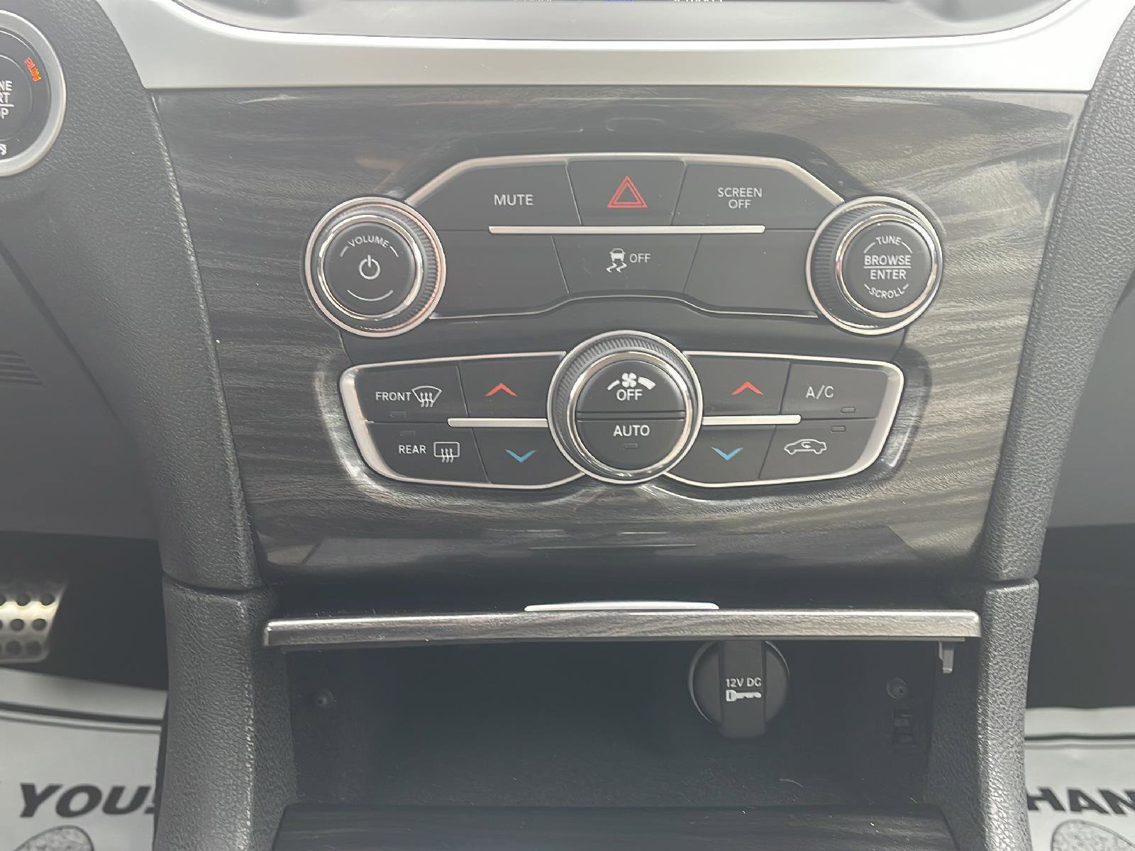 Used 2022 Chrysler 300 Touring w/ Sport Appearance Package image 20