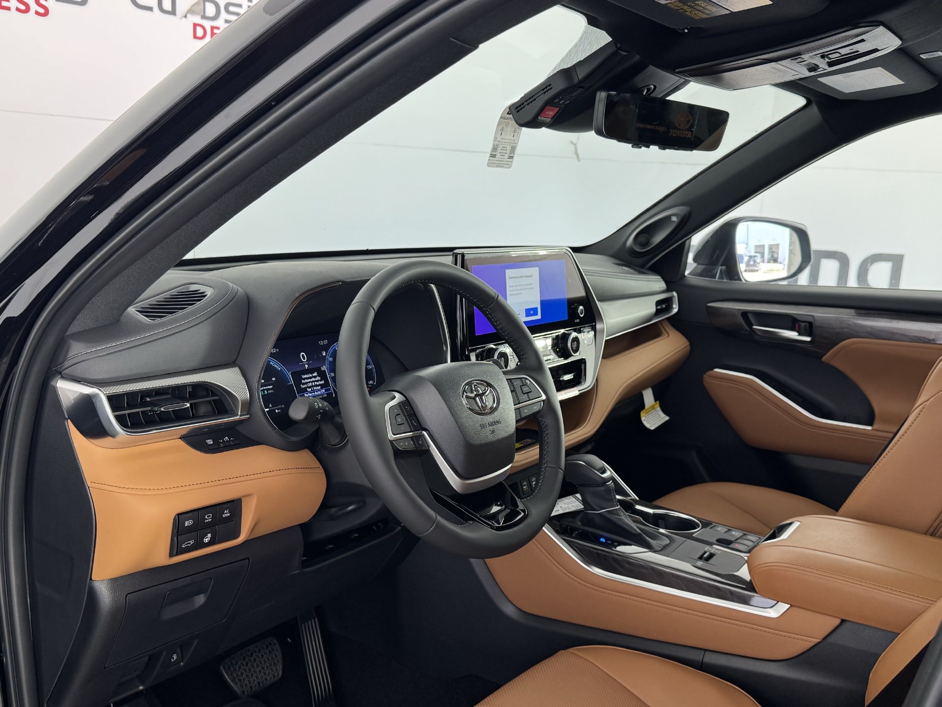 New 2026 Toyota Highlander Platinum AWD/4WD image 2