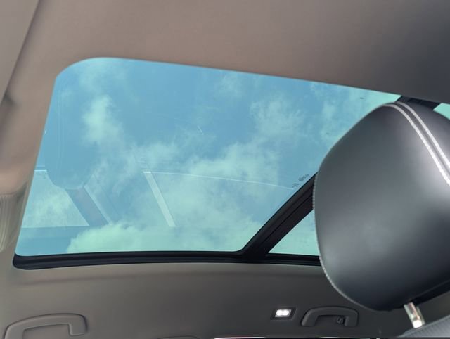 Used 2024 Volkswagen Atlas SE w/ Panoramic Sunroof Package FWD image 23