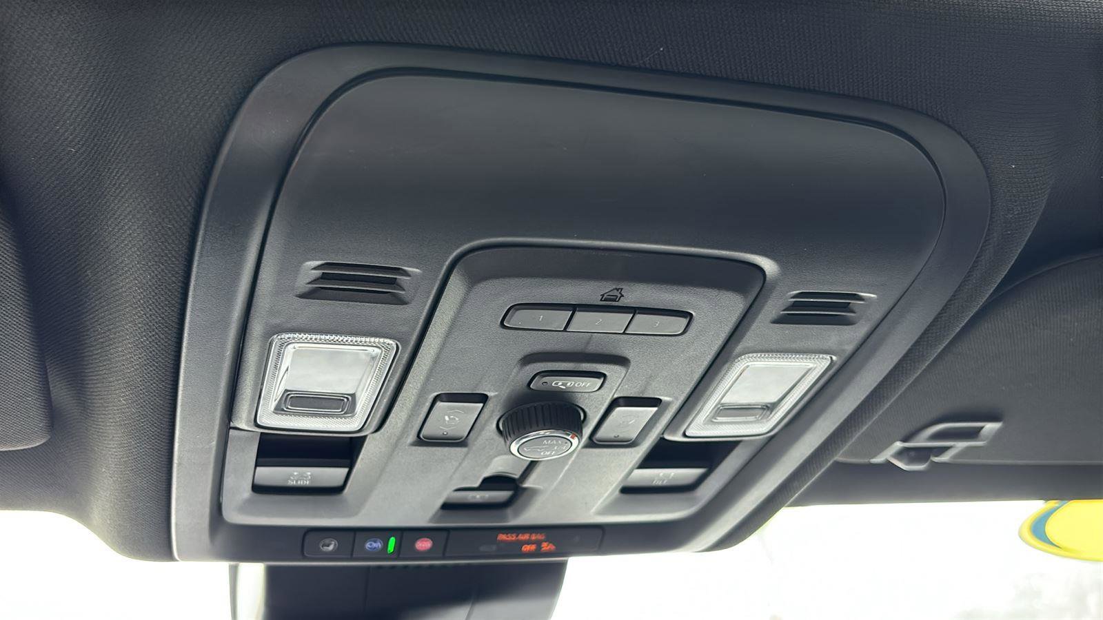 Used 2023 GMC Yukon XL Denali RWD image 41