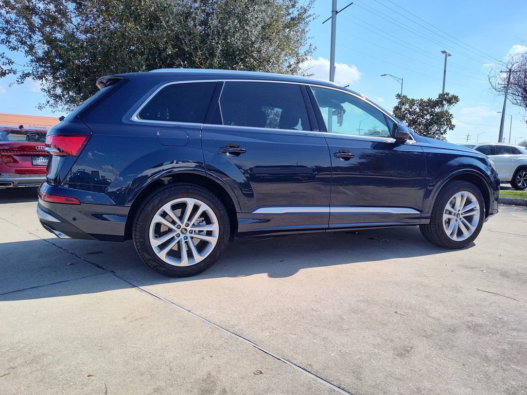 Certified 2025 Audi Q7 2.0T Premium w/ Convenience Package AWD/4WD image 12