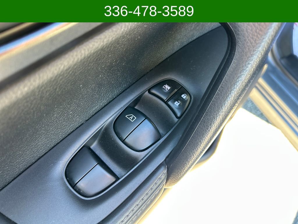 Used 2020 Nissan Rogue Sport S image 11