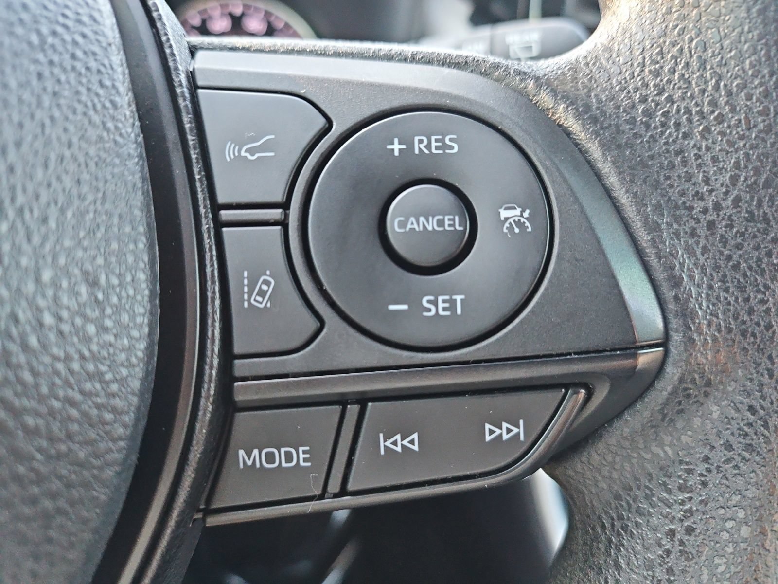 Used 2022 Toyota RAV4 XLE AWD/4WD image 29