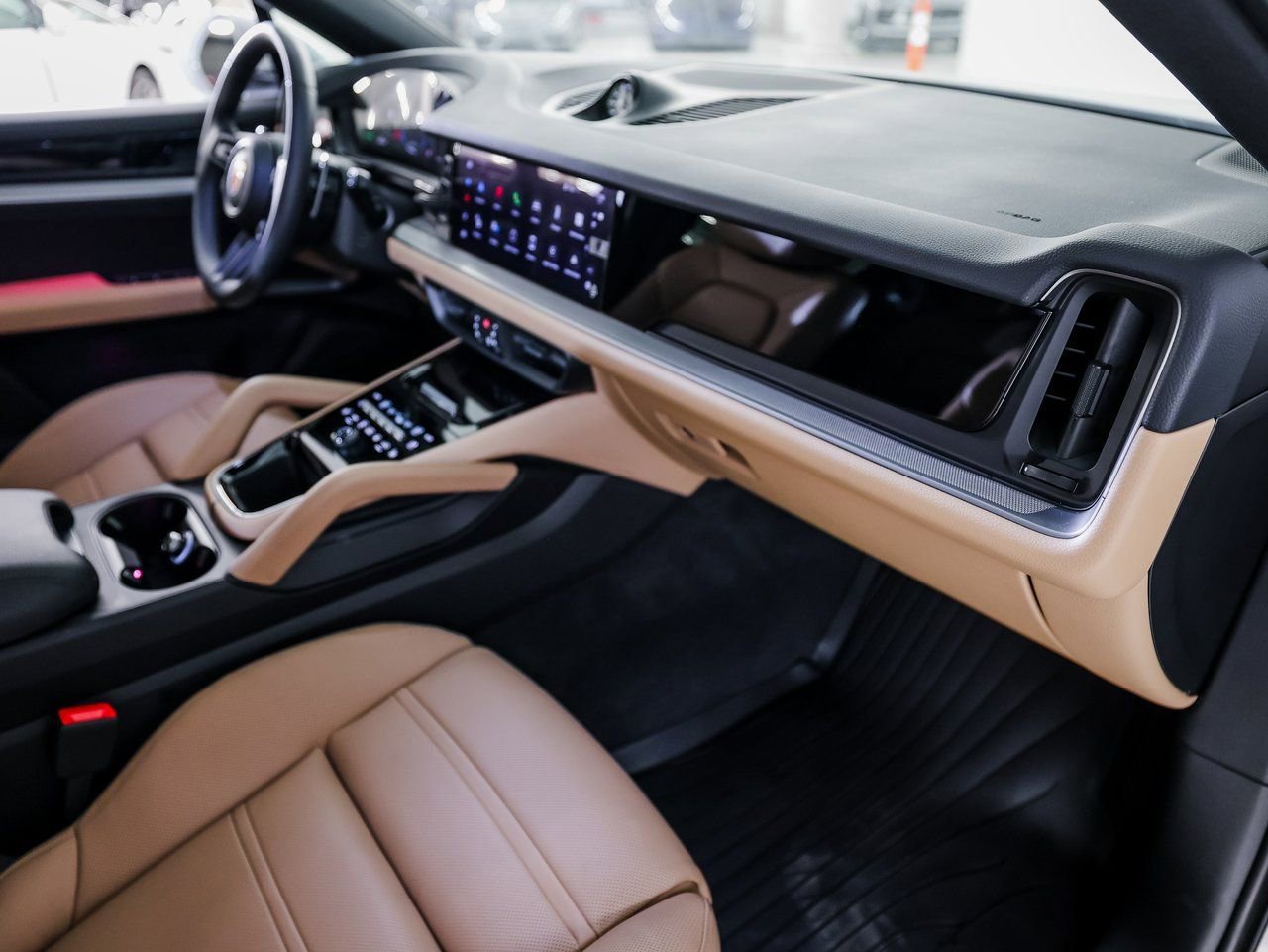 Certified 2025 Porsche Cayenne Coupe image 29