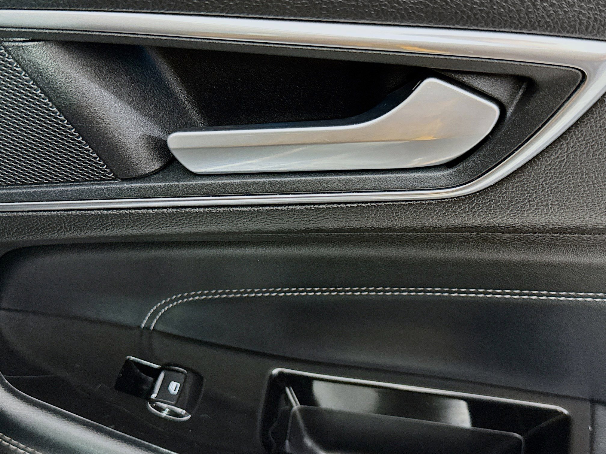 Used 2018 Ford Edge Titanium FWD image 30