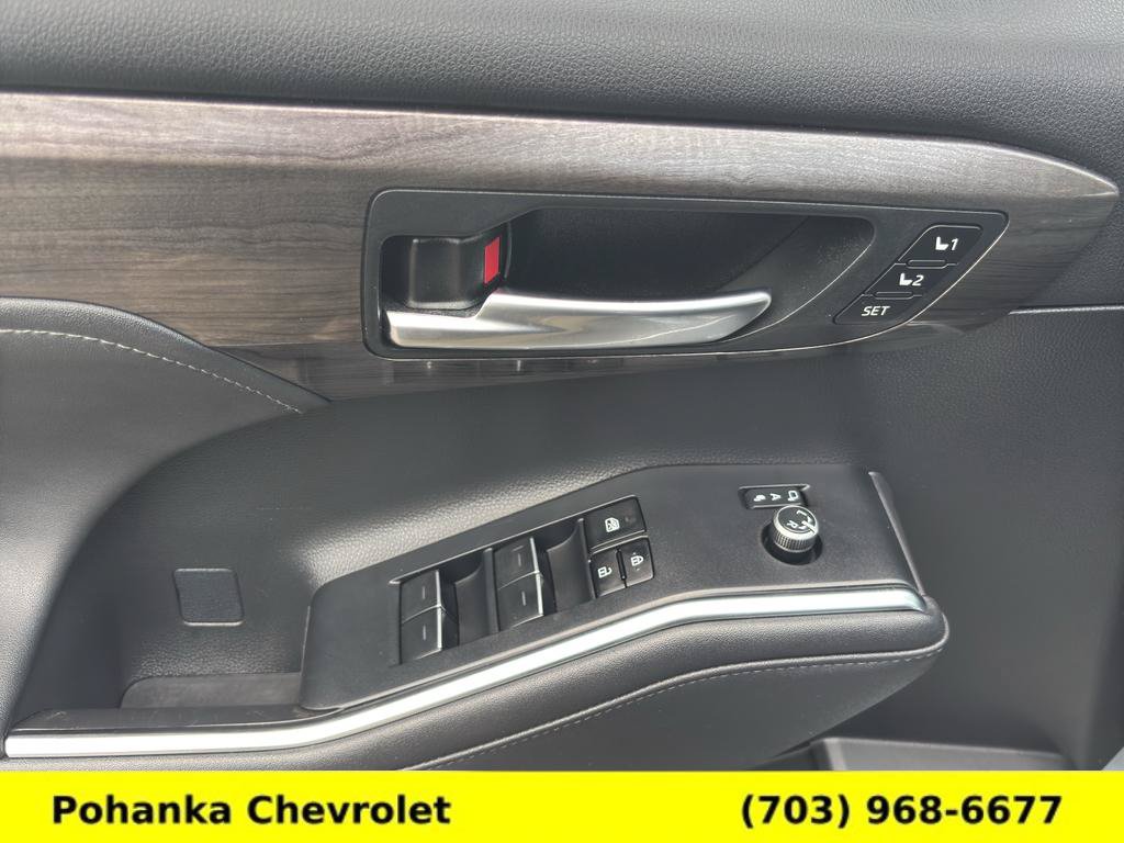 Used 2023 Toyota Highlander Platinum AWD/4WD image 23