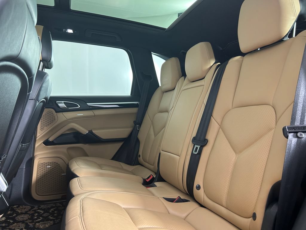 Used 2016 Porsche Cayenne AWD/4WD image 27