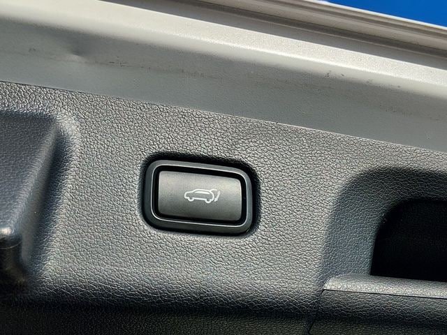 Used 2023 Hyundai Palisade SEL w/ Premium Package FWD image 16