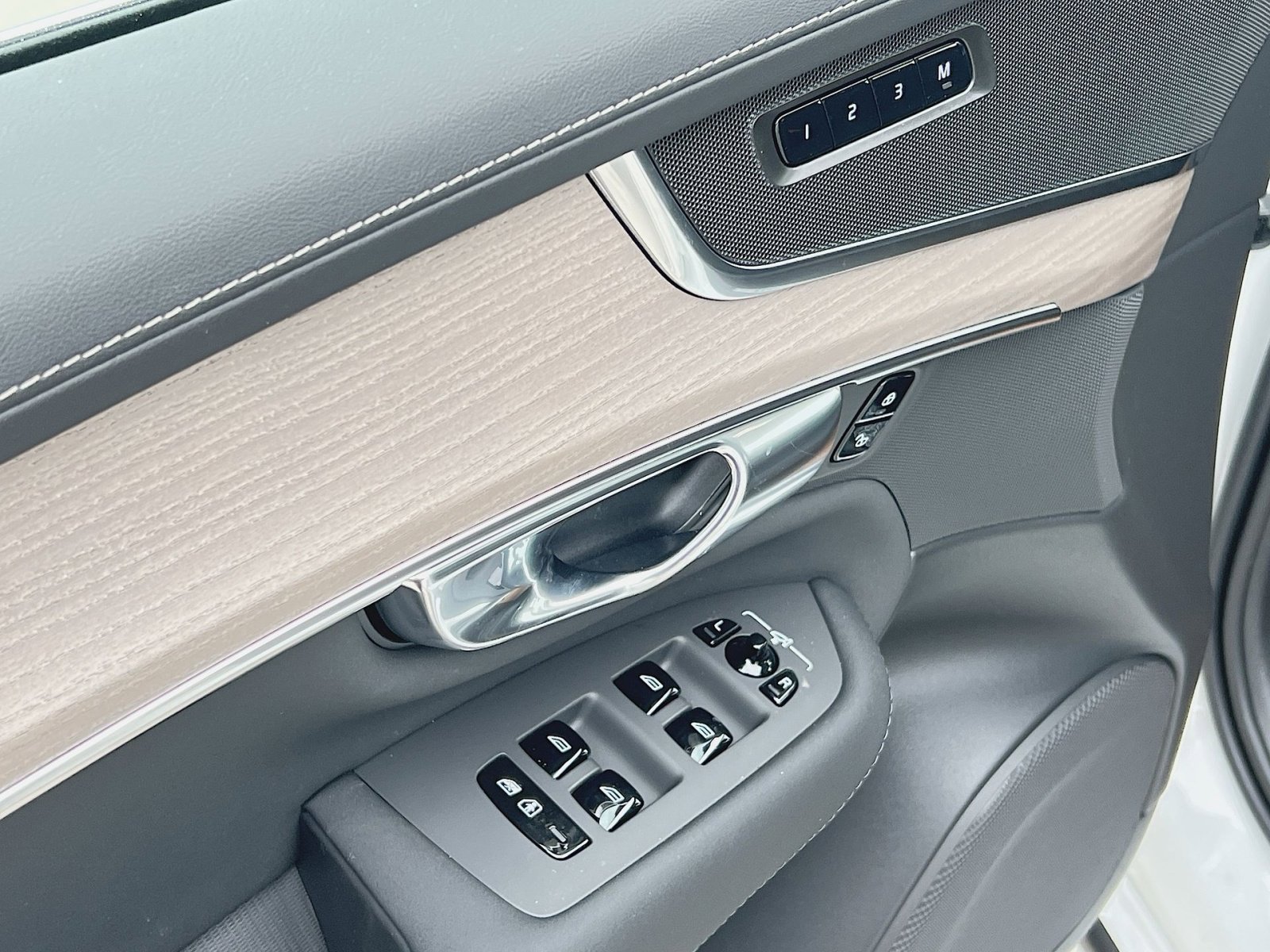 New 2026 Volvo XC90 B6 Plus w/ Protection Package image 15