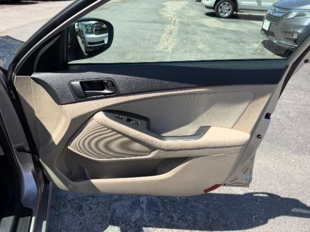 Used 2015 Kia Optima LX FWD image 30