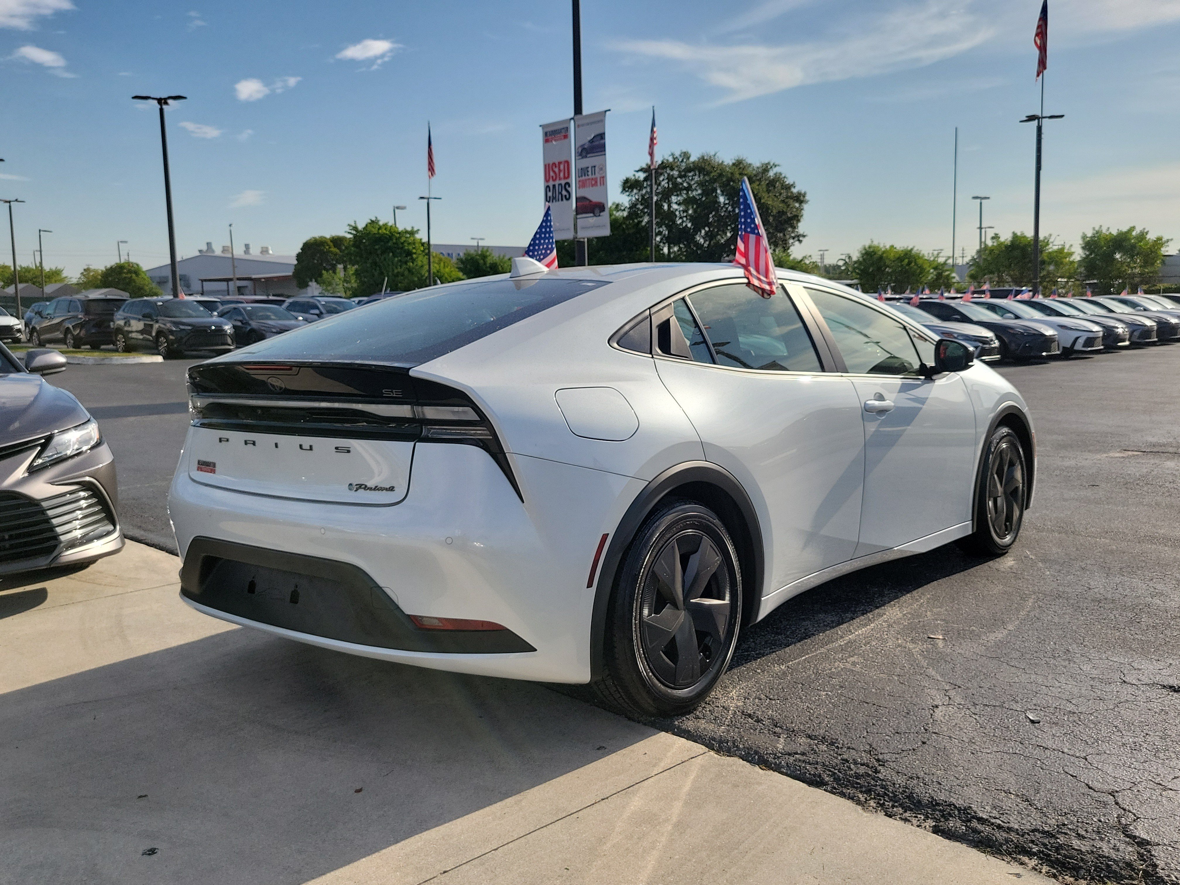 Used 2024 Toyota Prius Prime FWD image 12