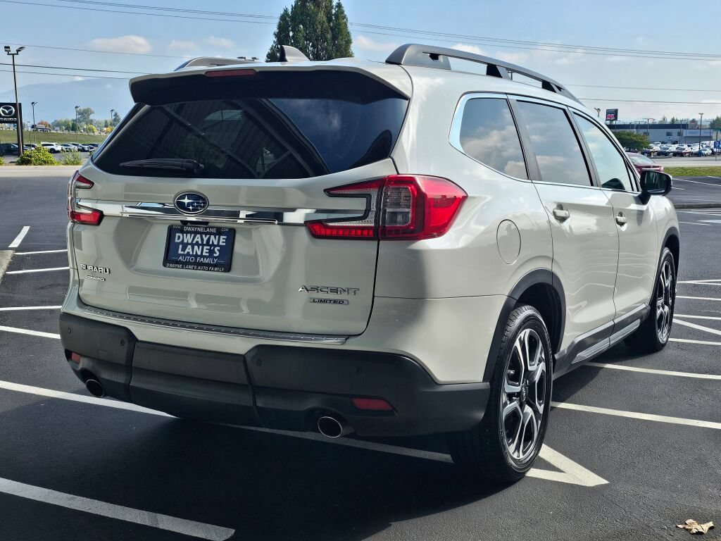 Used 2023 Subaru Ascent Limited w/ Technology Package AWD/4WD image 5