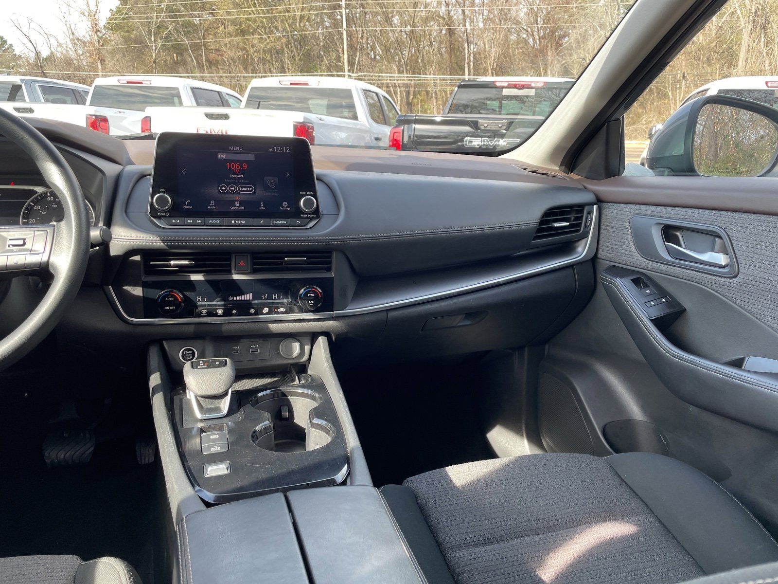 Used 2023 Nissan Rogue SV image 23
