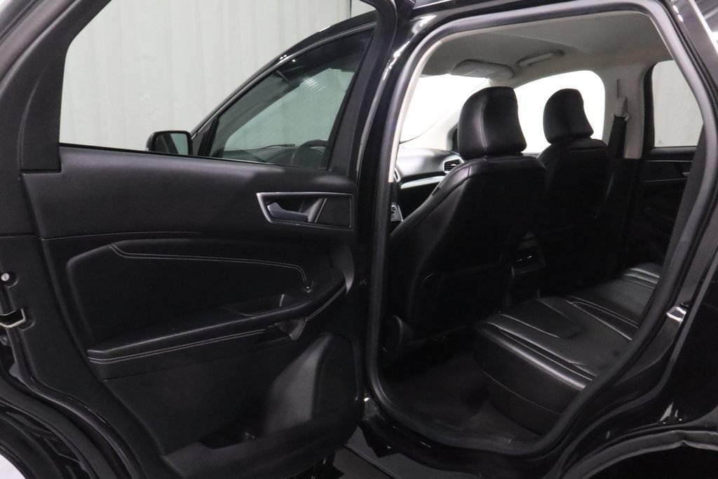 Used 2022 Ford Edge Titanium AWD/4WD image 11