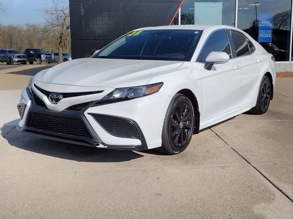 Used 2023 Toyota Camry SE FWD image 1