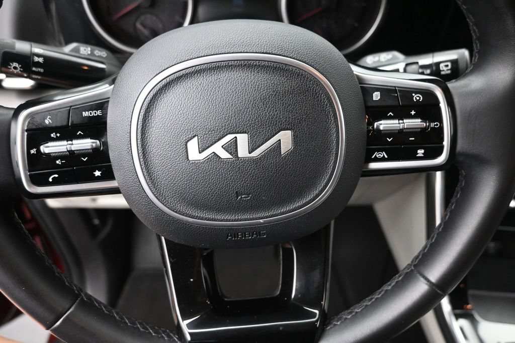 Used 2022 Kia Carnival EX FWD image 19